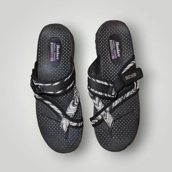 Skechers Women's Black and White Slip On Sz 10 SN40798 Outdoor Sandals