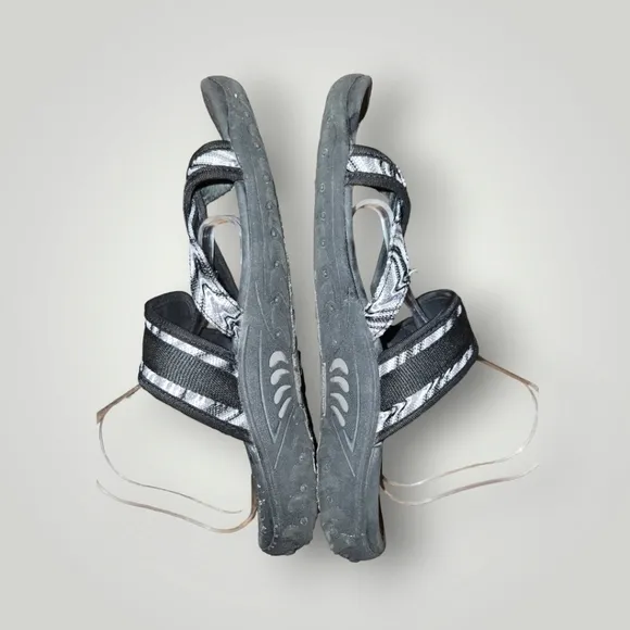 Skechers Women's Black and White Slip On Sz 10 SN40798 Outdoor Sandals
