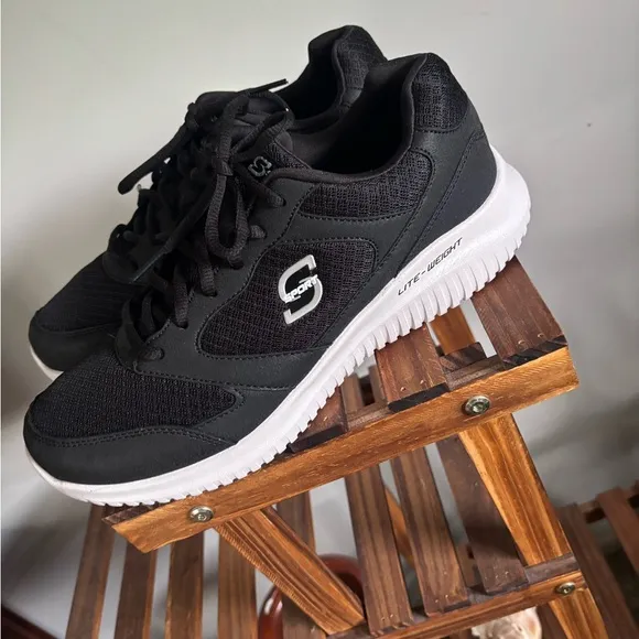 Sketched Lite-Weight Black and White Athletic Shoes
