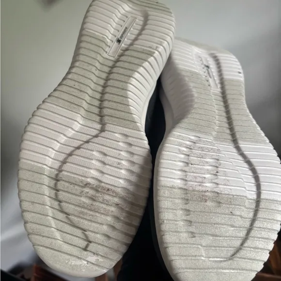 Sketched Lite-Weight Black and White Athletic Shoes