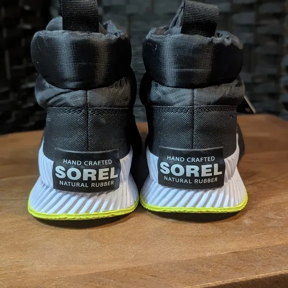 Sorel Black High-Top Sneakers Boots 7.5 Waterproof Insulated Shoes NEW Traction