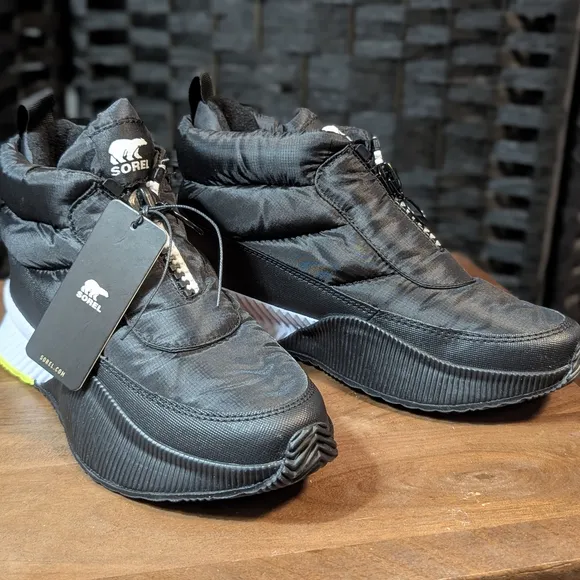 Sorel Black High-Top Sneakers Boots 7.5 Waterproof Insulated Shoes NEW Traction