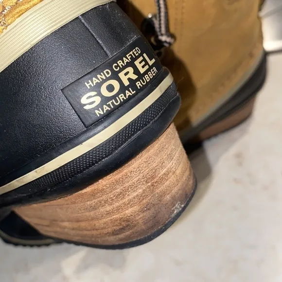 Sorel boots size 7 rubber waterproof quilted felt tan leather