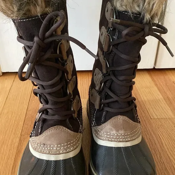 Sorel Joan of Arctic Snow Boots Black Faux Fur Size 8 Brown Fur Cuff