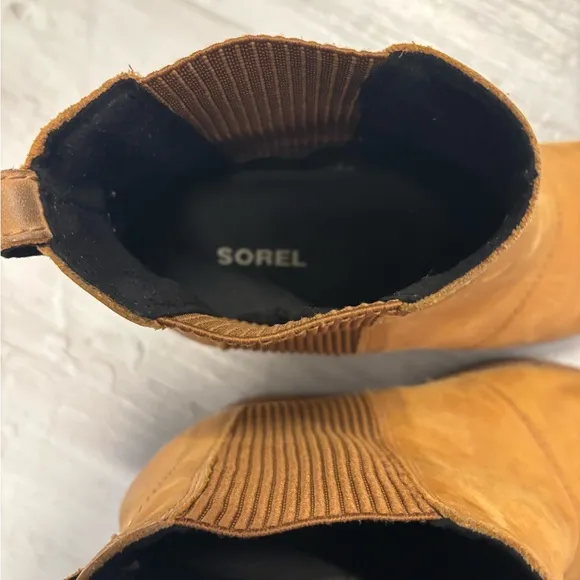 Sorel Joan of Arctic Wedge Chelsea Boot in Camel Color Size 7.5