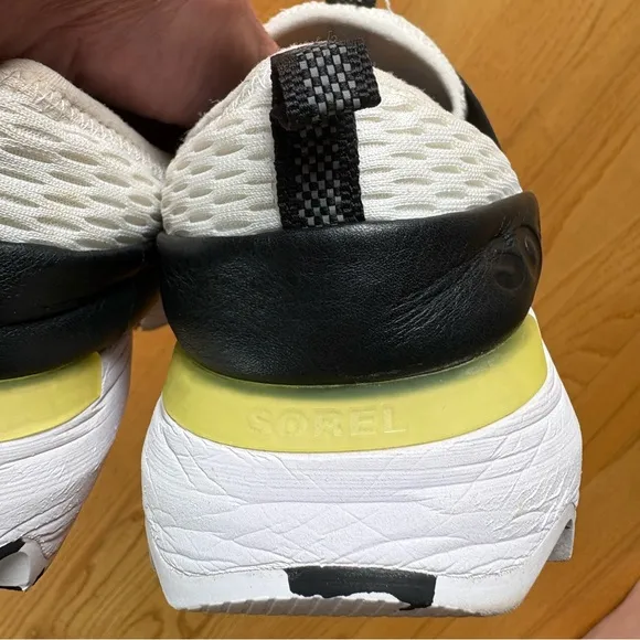 Sorel Kinetic Impact Sneakers Shoes Strap White Black Yl Womens Slip on Size 7.5