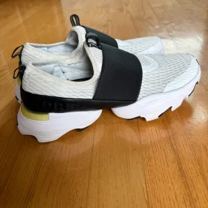 Sorel Kinetic Impact Sneakers Shoes Strap White Black Yl Womens Slip on Size 7.5