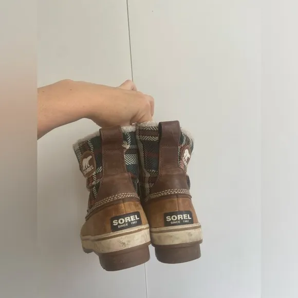 Sorel Tivoli Plaid Waterproof Winter Snow Boots Size 7.5