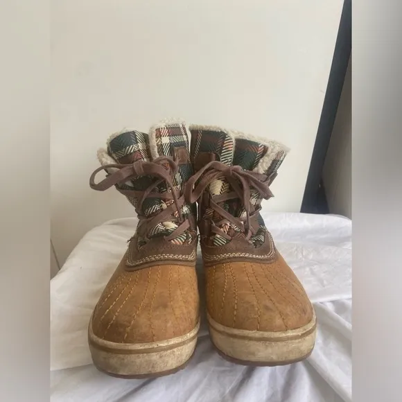 Sorel Tivoli Plaid Waterproof Winter Snow Boots Size 7.5