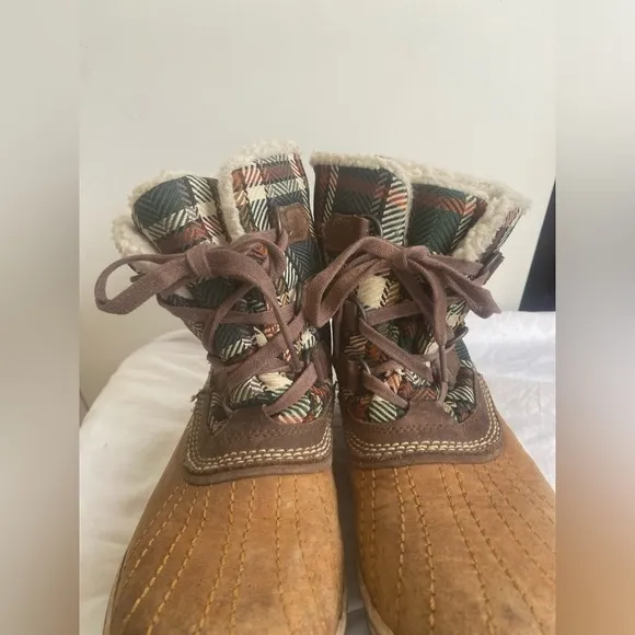 Sorel Tivoli Plaid Waterproof Winter Snow Boots Size 7.5