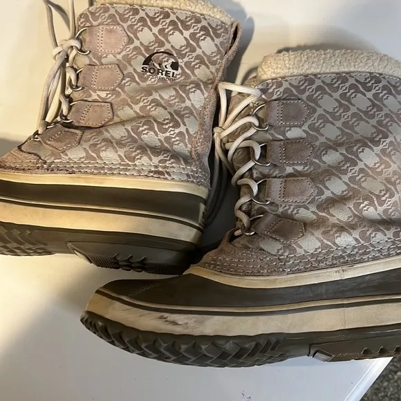 SOREL WATERPROOF Woman’s Lace Up Boots Size 6
