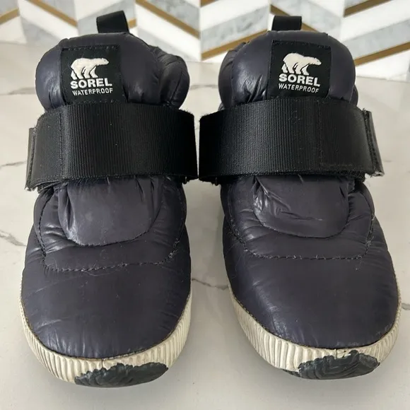 Sorel Women's Snow Boots Out N About sneaker booties Puffer Waterproof size 5