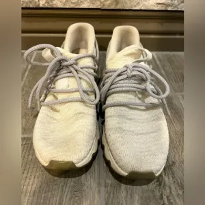 Sorrel Kinetic size 7 off white and gray shoes