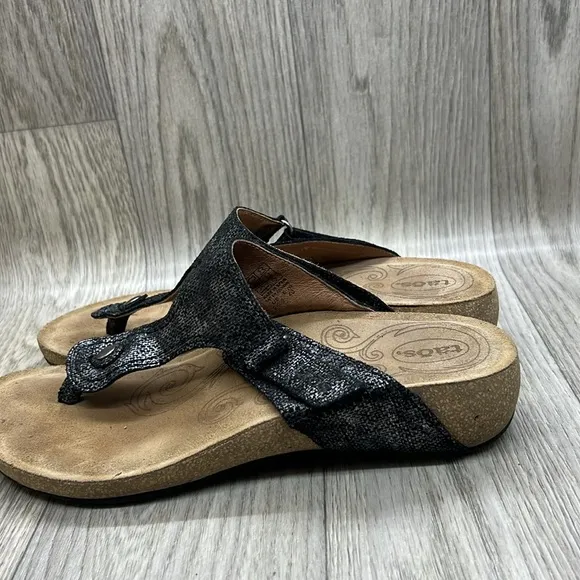 Taos Lucy Thong Sandal Ebony