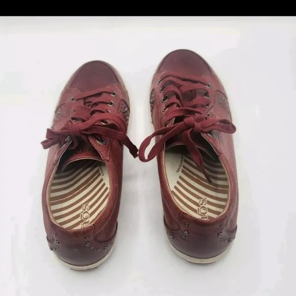 Taos Red Freedom Leather Sneakers Comfort Shoes Studded Womens Size 8