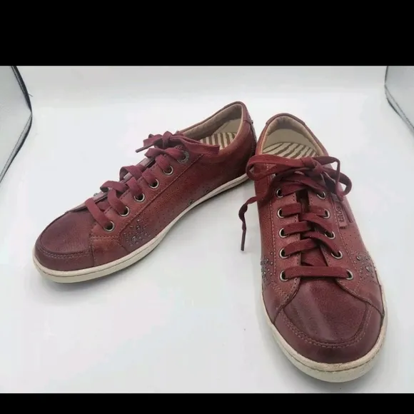 Taos Red Freedom Leather Sneakers Comfort Shoes Studded Womens Size 8