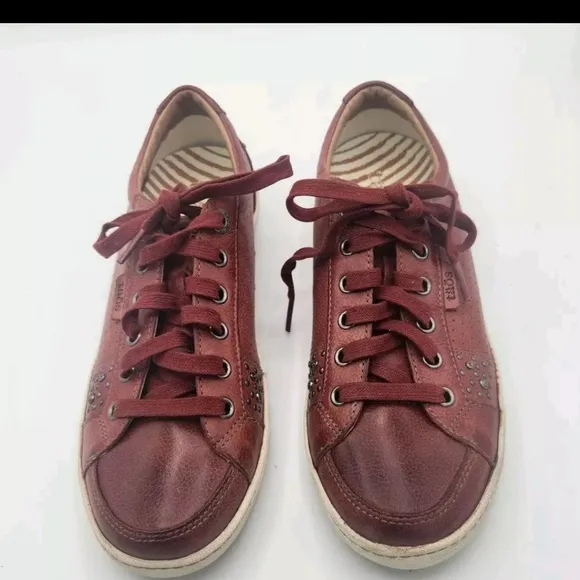 Taos Red Freedom Leather Sneakers Comfort Shoes Studded Womens Size 8