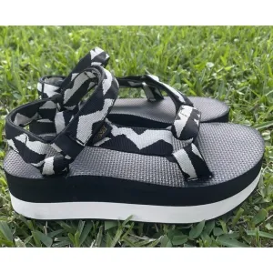 Teva Flatform Universal Sandals I’m Balance Size 7 Black And White