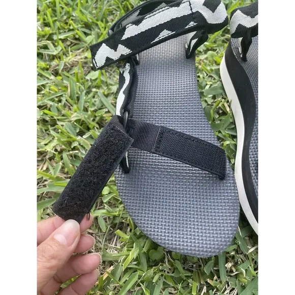 Teva Flatform Universal Sandals I’m Balance Size 7 Black And White