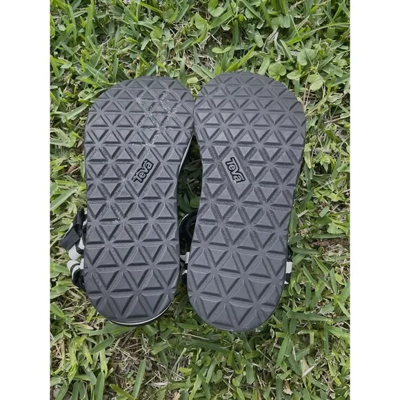 Teva Flatform Universal Sandals I’m Balance Size 7 Black And White