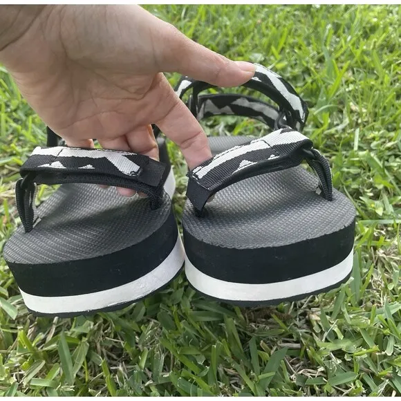 Teva Flatform Universal Sandals I’m Balance Size 7 Black And White