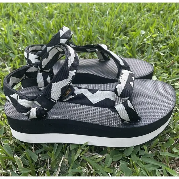 Teva Flatform Universal Sandals I’m Balance Size 7 Black And White