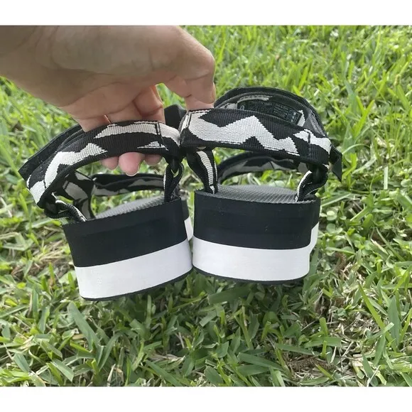 Teva Flatform Universal Sandals I’m Balance Size 7 Black And White
