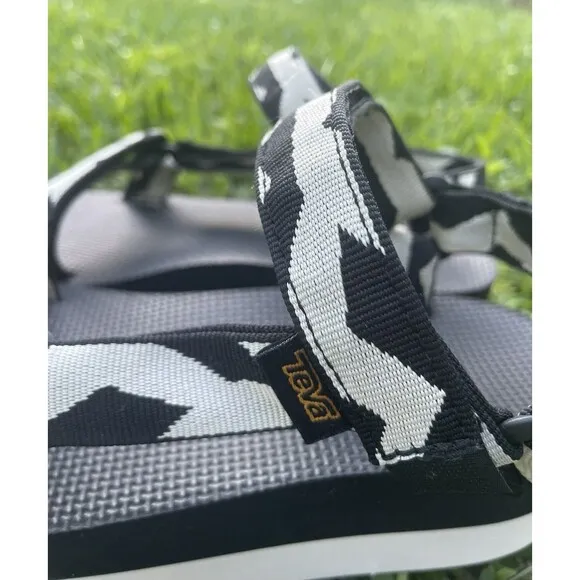 Teva Flatform Universal Sandals I’m Balance Size 7 Black And White
