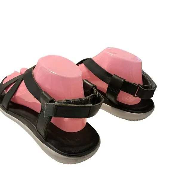 Teva Sandals Black Scrappy Flat Float Livia Lux Criss Cross Outdoor size 9