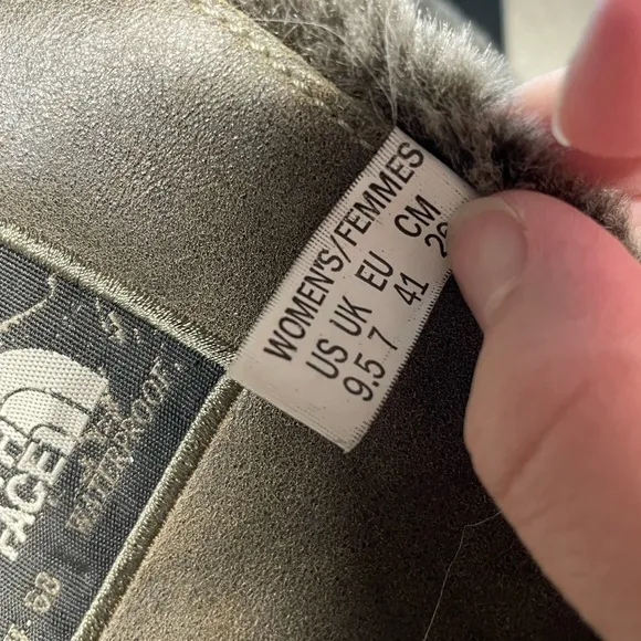 The North Face Adrianne boots lace up women’s size 9.5 outdoor winter snow shoes