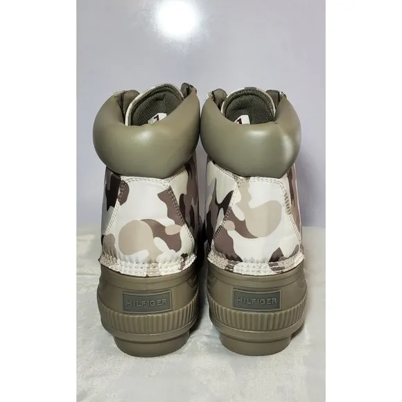 Tommy Hilfiger Men's Size 12  Camouflage  Duck  Boots.