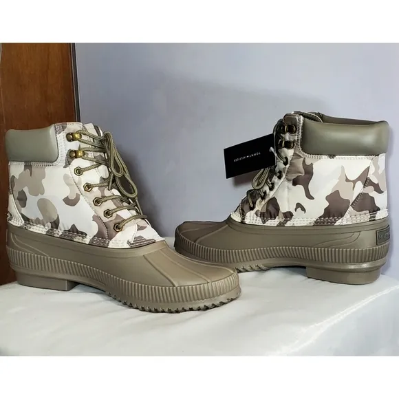 Tommy Hilfiger Men's Size 12  Camouflage  Duck  Boots.