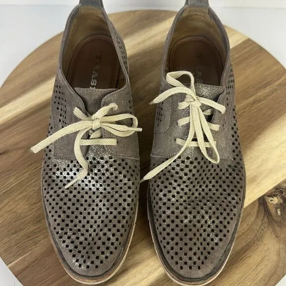TRASK Lena Perforated Oxford Sneakers Shoes Metallic 6.5