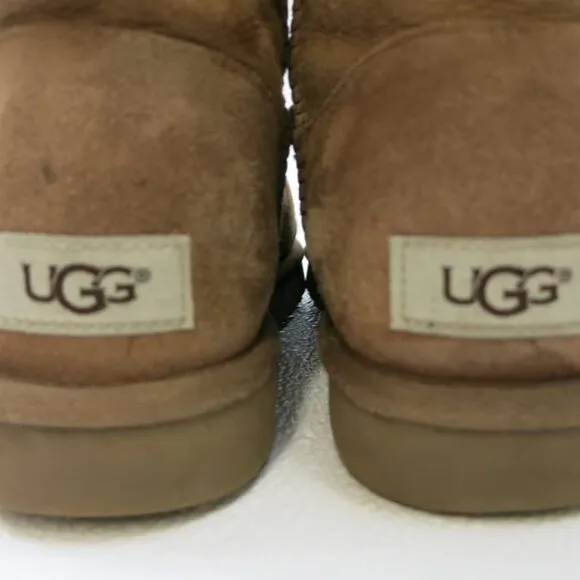 UGG Australia Insulated Bailey Button Boots Winter Shoes sz 7