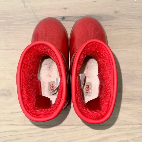 UGG Classic Boys/Girls Mini Clear Shearling Waterproof Winter Red Boots Sz 12US