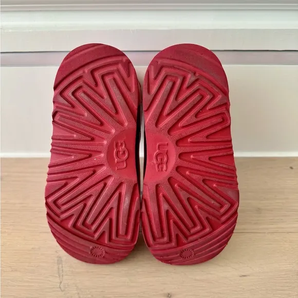 UGG Classic Boys/Girls Mini Clear Shearling Waterproof Winter Red Boots Sz 12US
