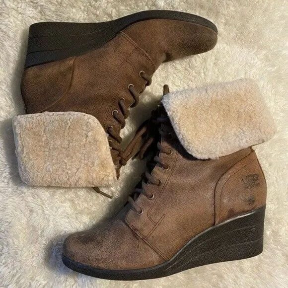 UGG Leather Zea Shearling Lace Up Ankle WEDGES Boots WATERPROOF Size 9