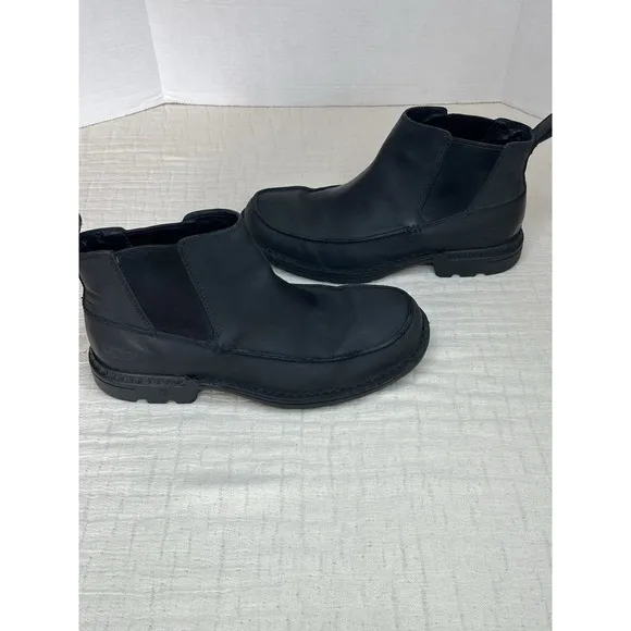 UGG Mens Sz 9.5 Black Leather Chelsea Boots Shoes Comfort Stretch 5624