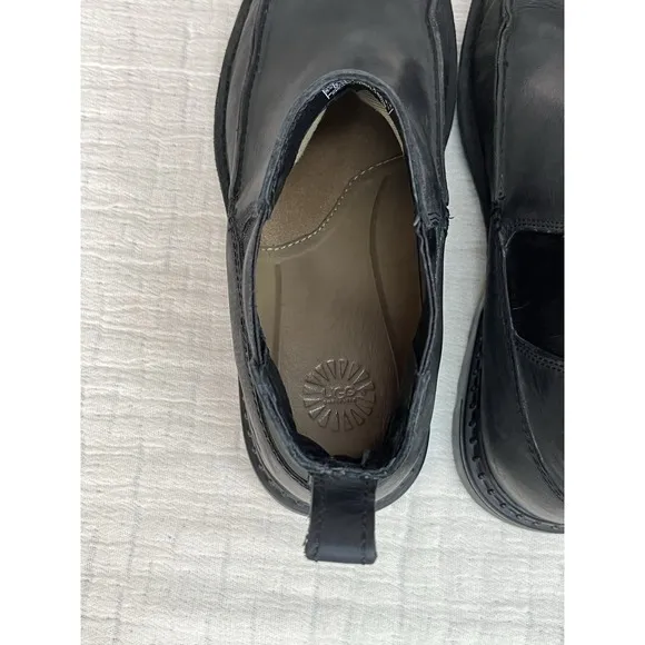 UGG Mens Sz 9.5 Black Leather Chelsea Boots Shoes Comfort Stretch 5624