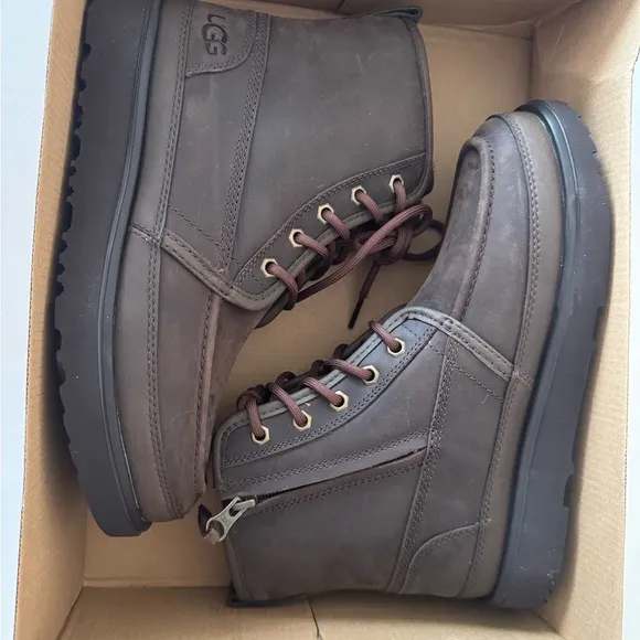 UGG Neumel High Moc Weather Boot with zipper.Size:8