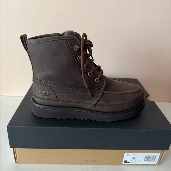 UGG Neumel High Moc Weather Boot with zipper.Size:8