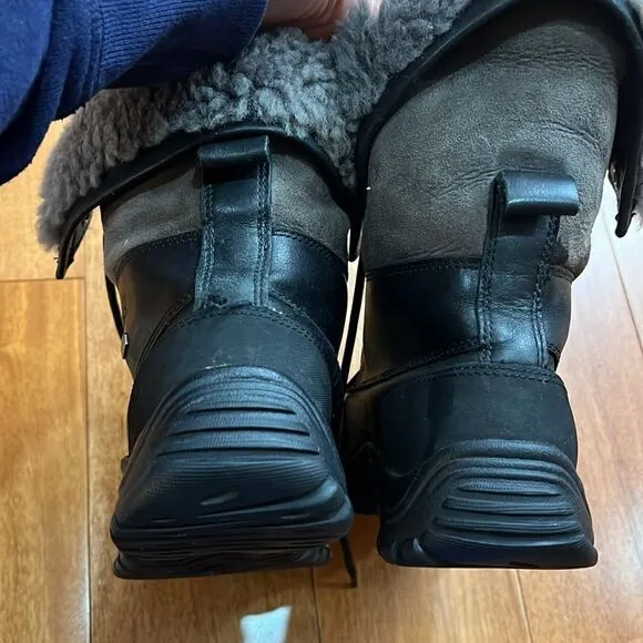 UGG Women's Boots S/N 1906 Adirondack II Leather Sheepskin Waterproof size 6