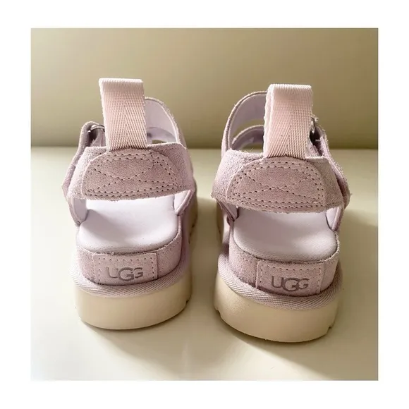 UGG Women’s Goldenstar Platform Sandals Sz 6 in Bay Fog Color
