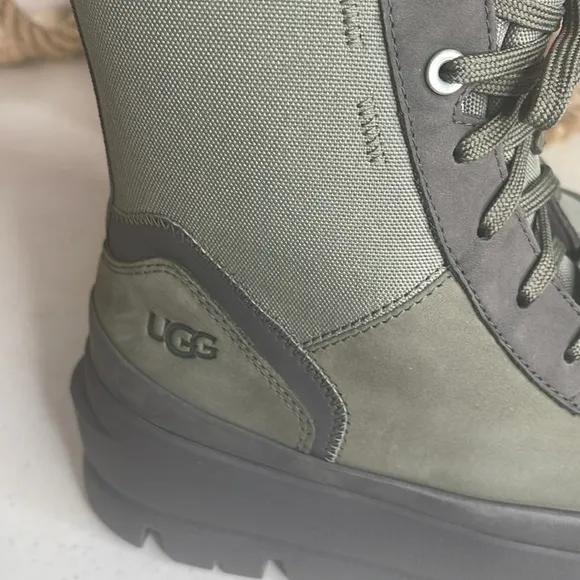 UGG Women's The Ugg Lug Boot: Color Moss Green Sz 7