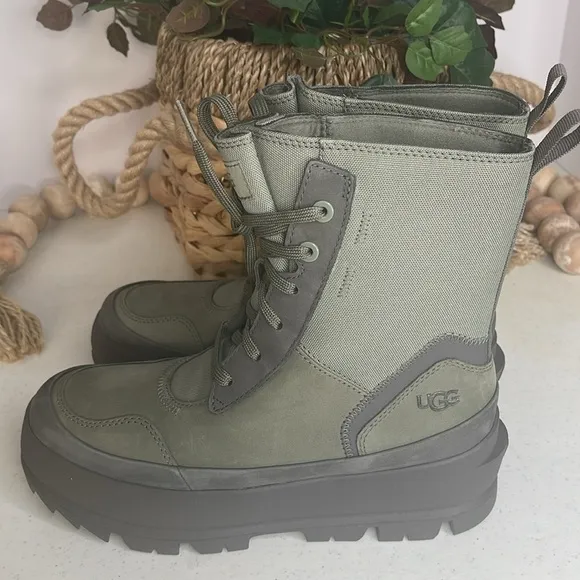 UGG Women's The Ugg Lug Boot: Color Moss Green Sz 7