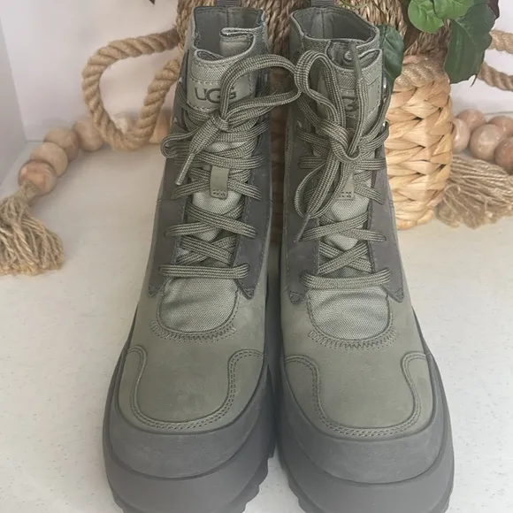 UGG Women's The Ugg Lug Boot: Color Moss Green Sz 7
