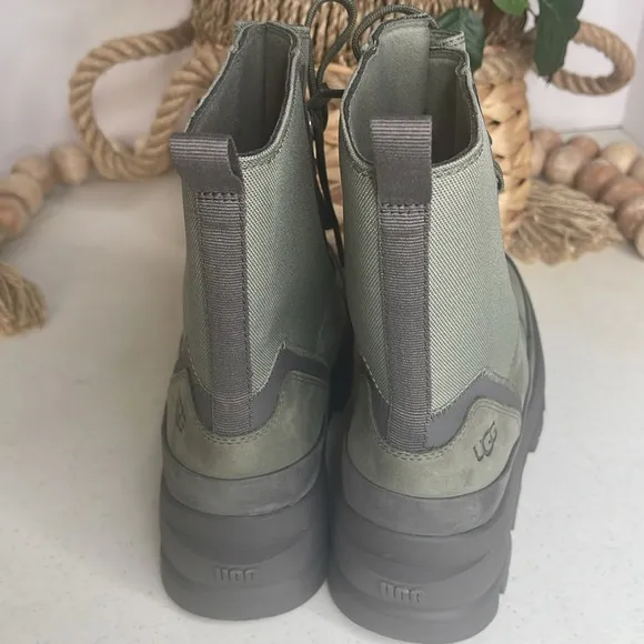 UGG Women's The Ugg Lug Boot: Color Moss Green Sz 7