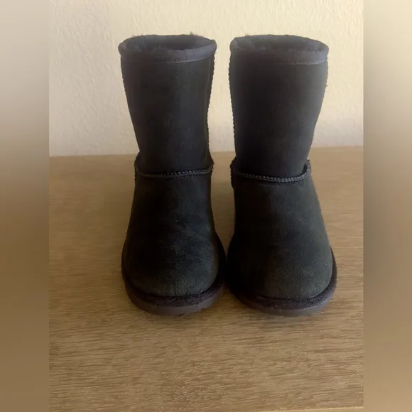 UGGS Classic Short Black Sherling, and waterproof boots. Great condition. 3