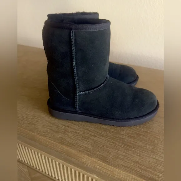 UGGS Classic Short Black Sherling, and waterproof boots. Great condition. 3