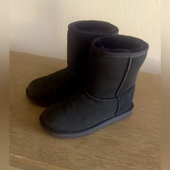 UGGS Classic Short Black Sherling, and waterproof boots. Great condition. 3